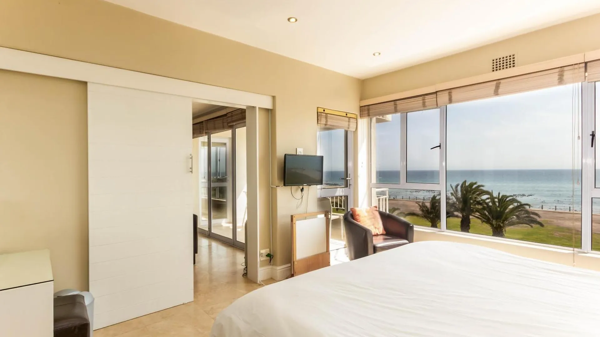 Third Floor Sea Facing 2 Bedroom Apartment Cape Town